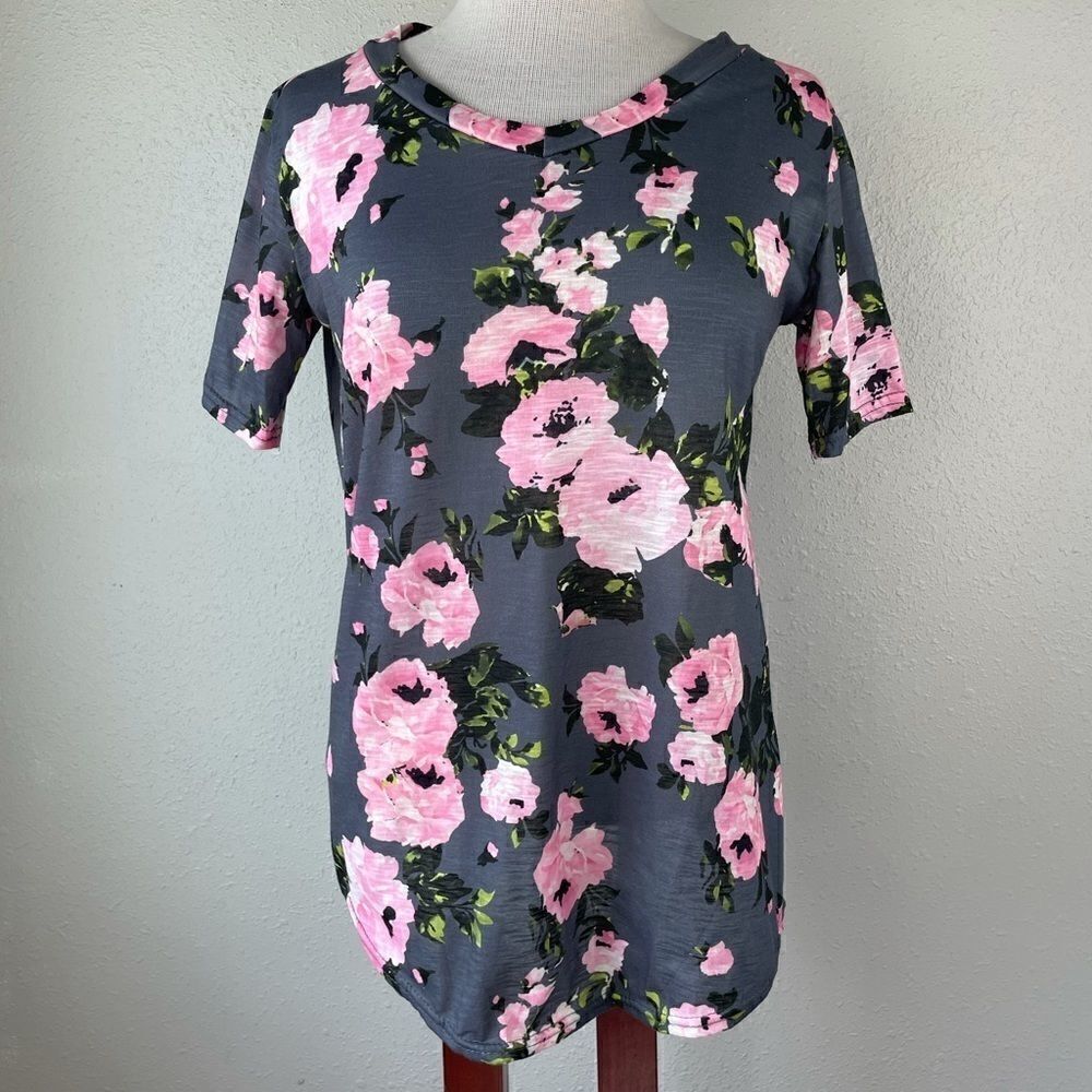 Ealey Floral Top Size M EUC